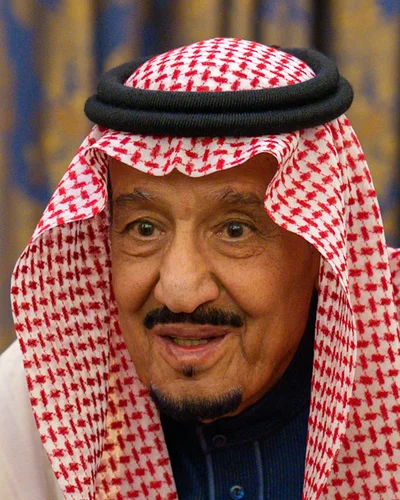 král Salmán bin Abd al-Azíz (od 2015); fakticky vládne korunní princ a premiér Muhammad bin Salmán (premiérem od 2022)