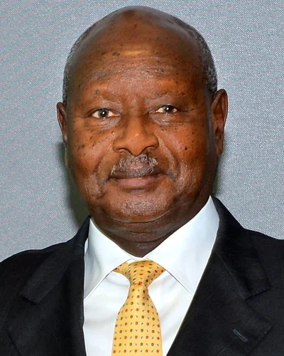 prezident Yoweri Museveni (od 1986, znovuzvolen v lednu 2026)